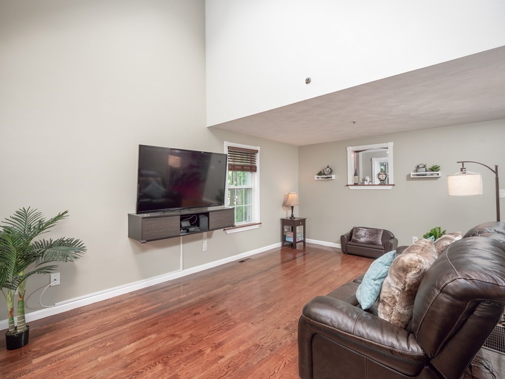 66 Meadowood Road North Andover, MA 01845 - Photo 3 of 32 Gallery Image 3