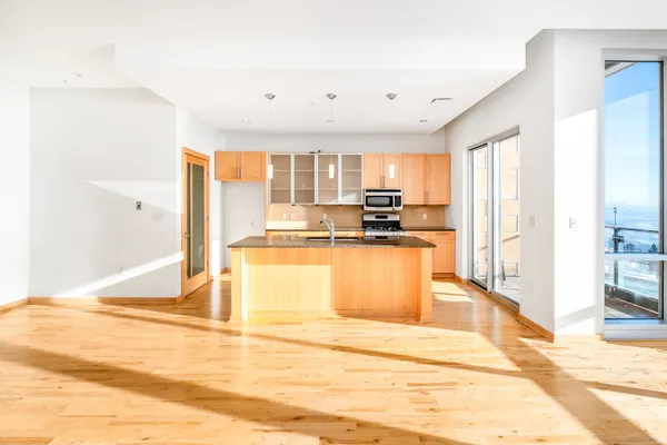 $750,000 | 311 East Superior Street, Unit 704, Duluth, MN 55802