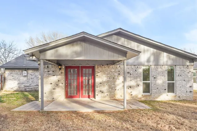 a view of a house with a outdoor space