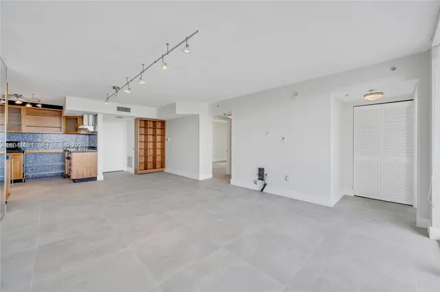 $5,300 | 1800 Sunset Harbour Drive, Unit 1815, Miami Beach, FL 33139