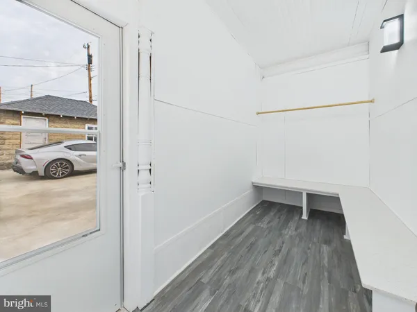 a view of utility room