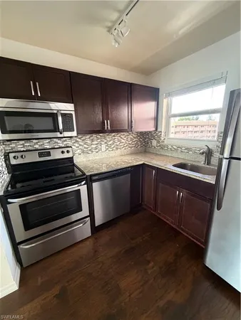$1,500 | 190 Turtle Lake Court, Unit 307, Naples, FL 34105