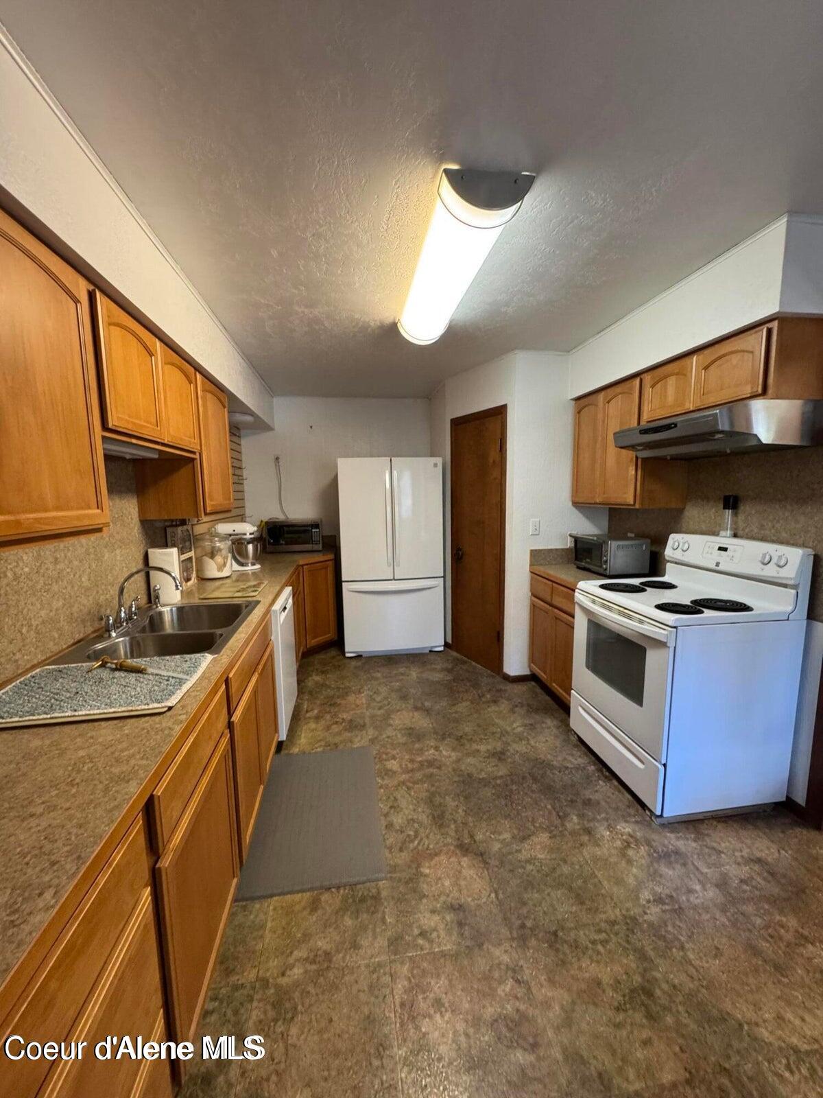 476 Clinton Avenue Coolin, ID 83821 - Photo 14 of 29 Upstairs kitchen