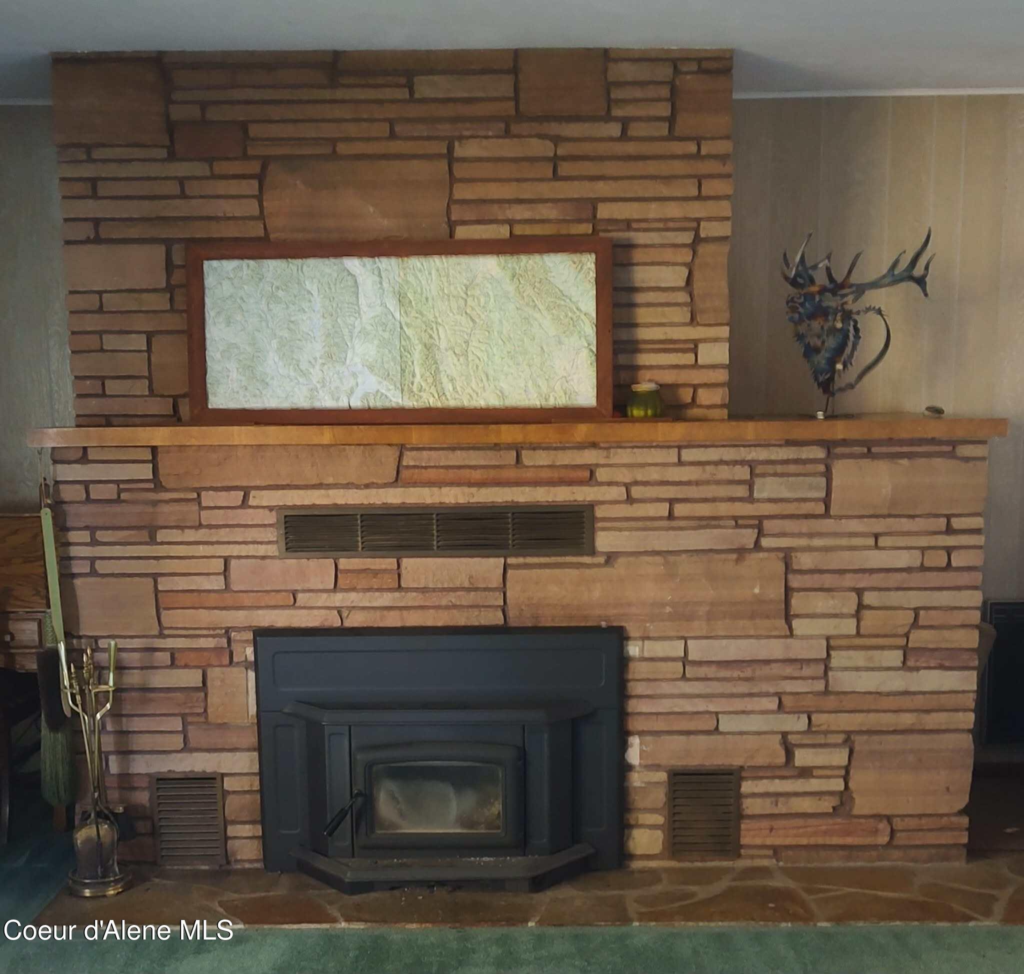 476 Clinton Avenue Coolin, ID 83821 - Photo 15 of 29 Upstairs fireplace