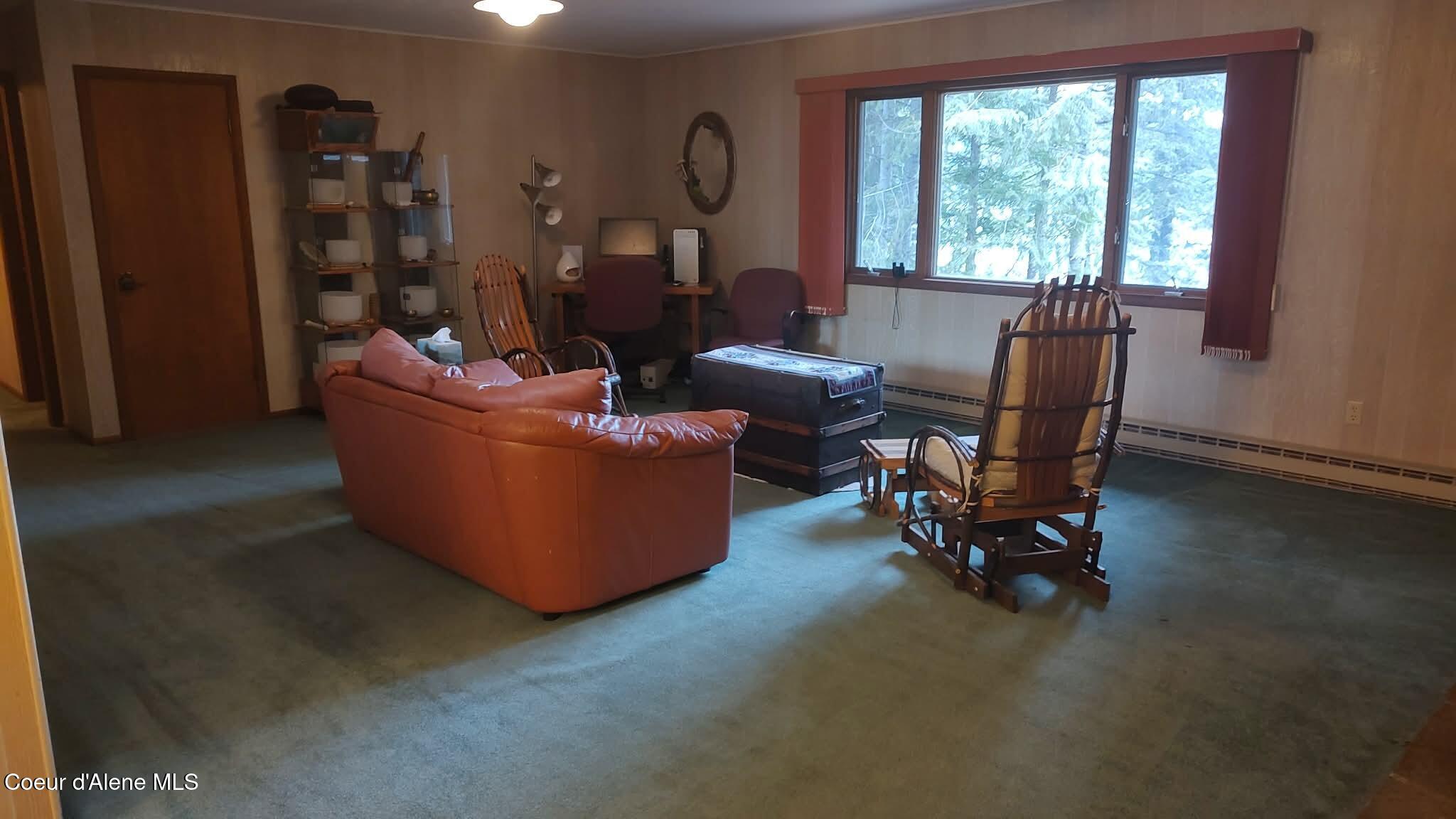 476 Clinton Avenue Coolin, ID 83821 - Photo 16 of 35 Living room