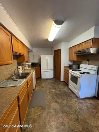 $825,000 | 476 Clinton Avenue, Coolin, ID 83821