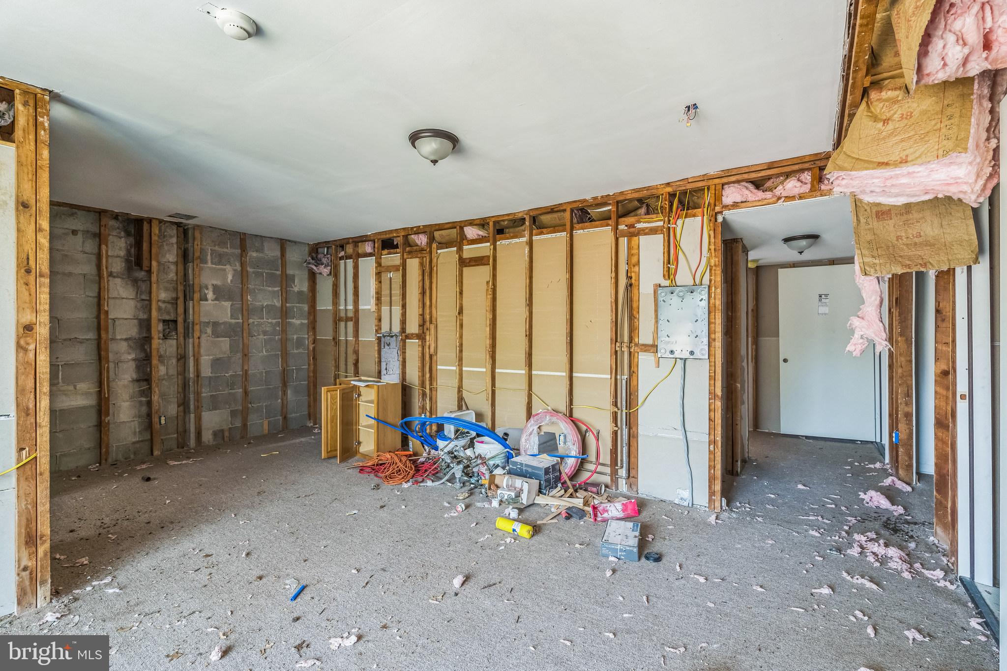 8030 Ditman Street, Unit 88P Philadelphia, PA 19136 - Photo 14 of 30 a view of hallway with seating area