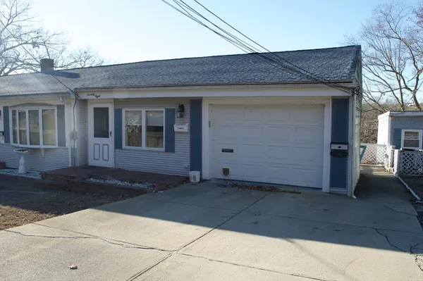 $1,300 | 78 Edgewater Drive, Unit 3, Blackstone, MA 01504