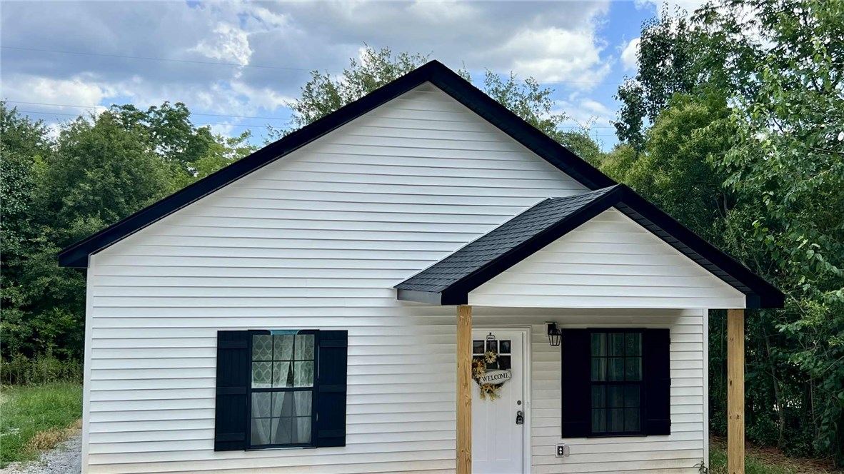 307 Hunter Street Seneca, SC 29678 - Photo 2 of 20