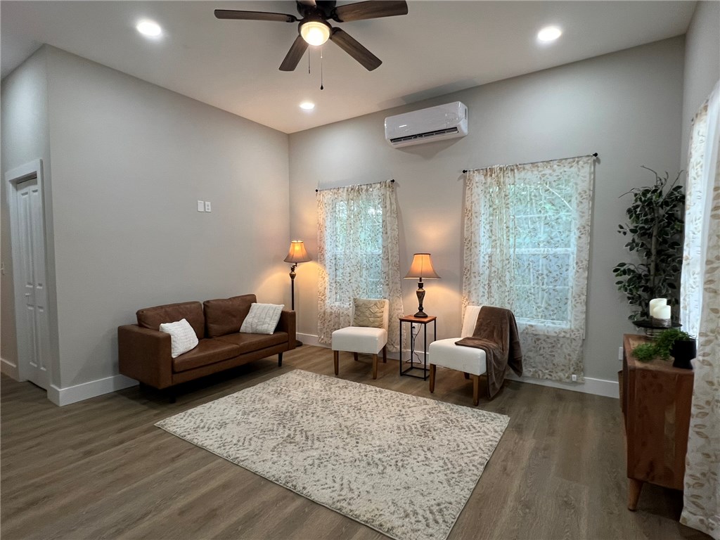 307 Hunter Street Seneca, SC 29678 - Photo 8 of 20