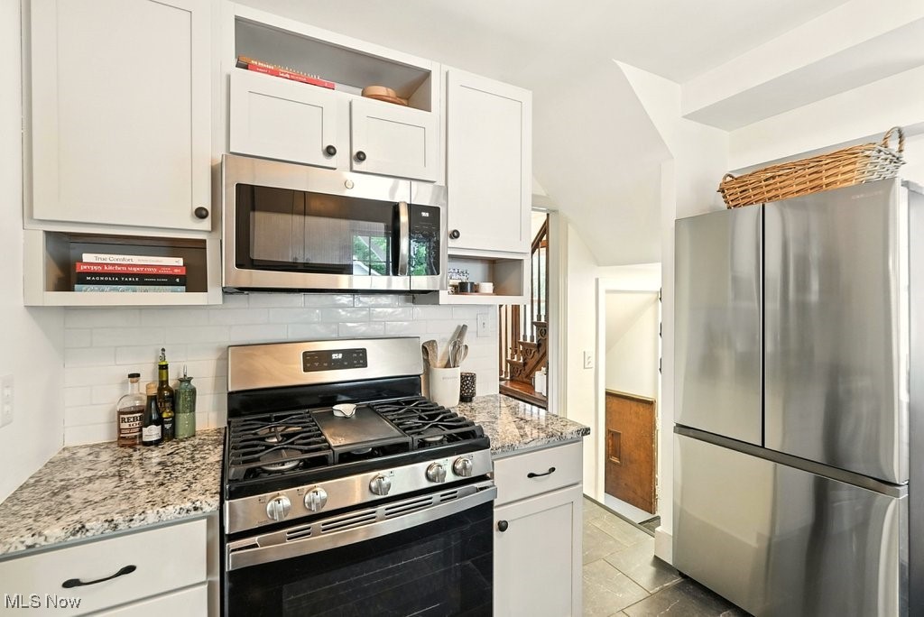 2380 Ashurst Road University Heights, OH 44118 - Photo 22 of 50 2021 new GE Microwave and Stove / Range