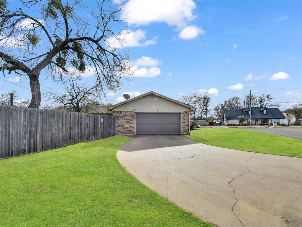 325 Huggins Drive Springtown, TX 76082 - Photo 25 of 28 a house view with backyard space