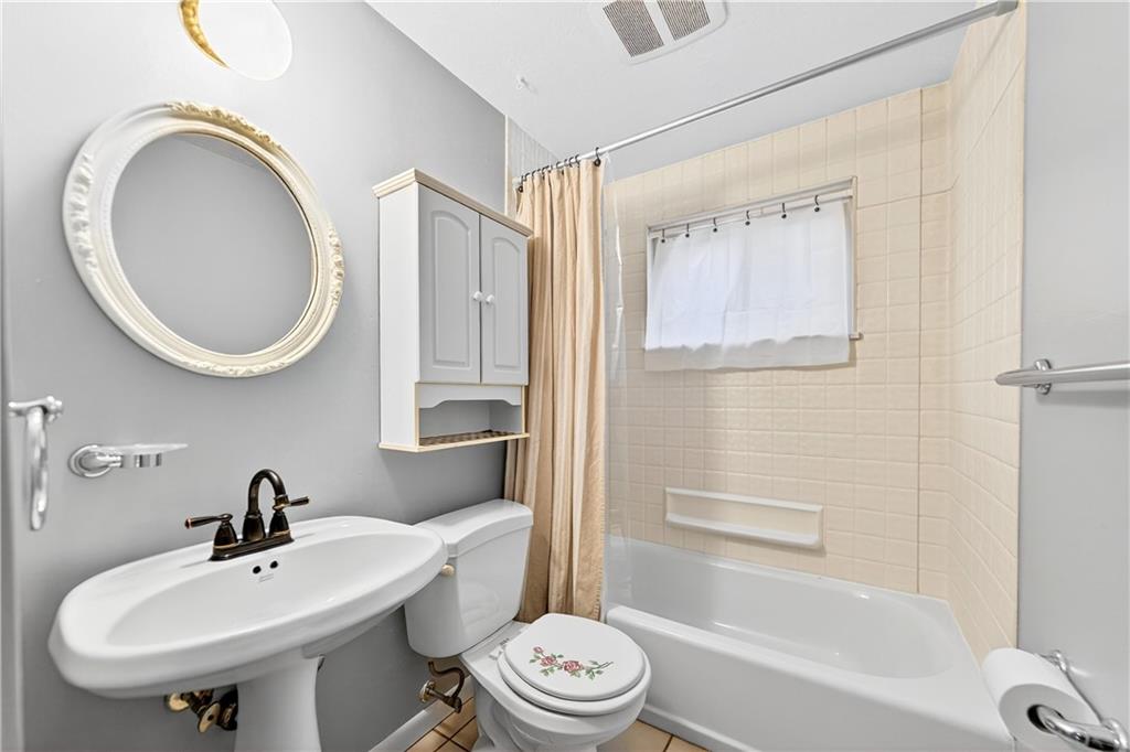 436 Spring Valley Road West Mifflin, PA 15122 - Photo 22 of 45