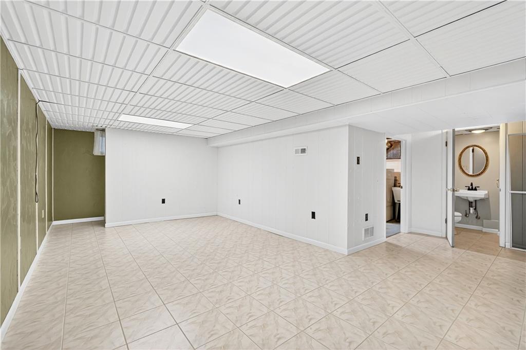 436 Spring Valley Road West Mifflin, PA 15122 - Photo 27 of 45