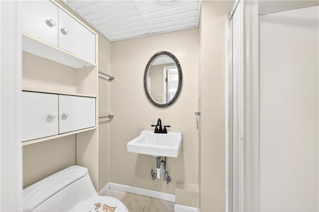 436 Spring Valley Road West Mifflin, PA 15122 - Photo 30 of 45