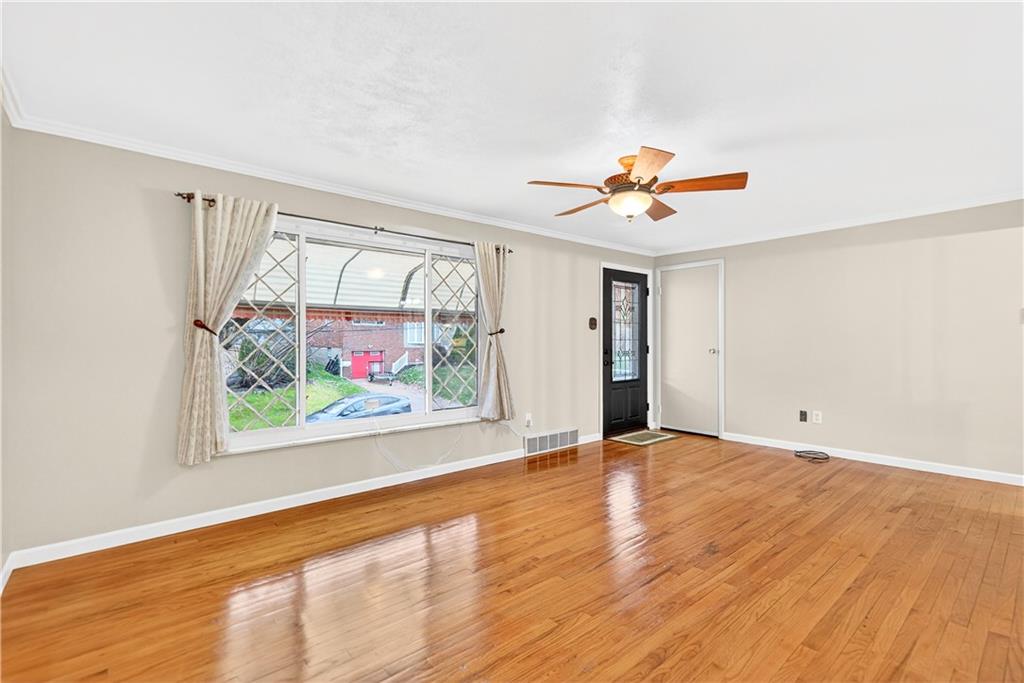 436 Spring Valley Road West Mifflin, PA 15122 - Photo 5 of 45