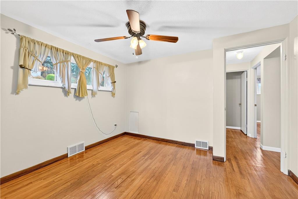 436 Spring Valley Road West Mifflin, PA 15122 - Photo 9 of 45