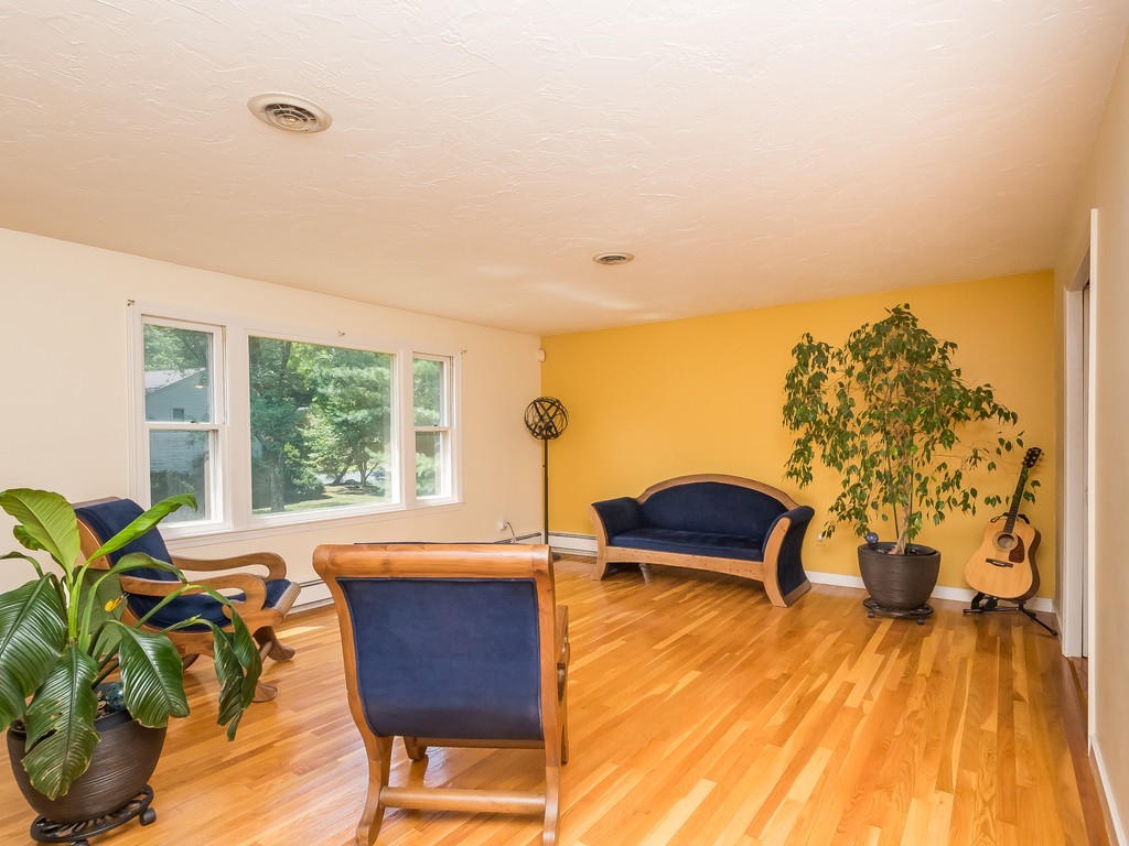 25 Pinewood Road Wellesley, MA 02482 - Photo 3 of 28