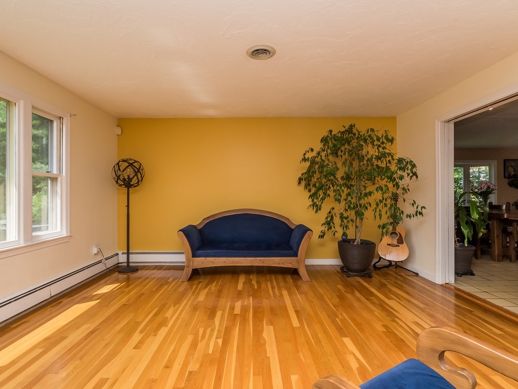 25 Pinewood Road Wellesley, MA 02482 - Photo 4 of 28