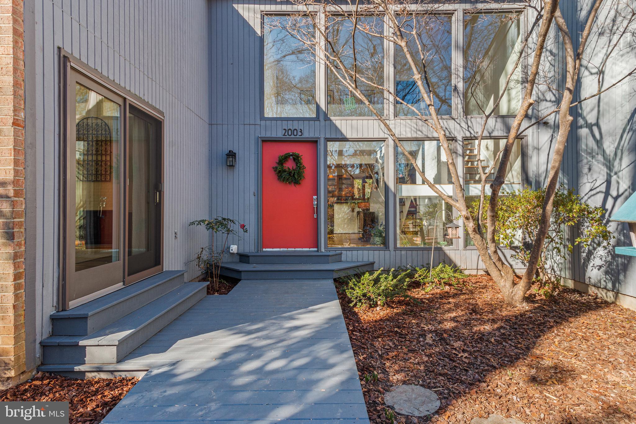 2003 Upper Lake Drive Reston, VA 20191 - Photo 4 of 89 Large windows offer great natural light!