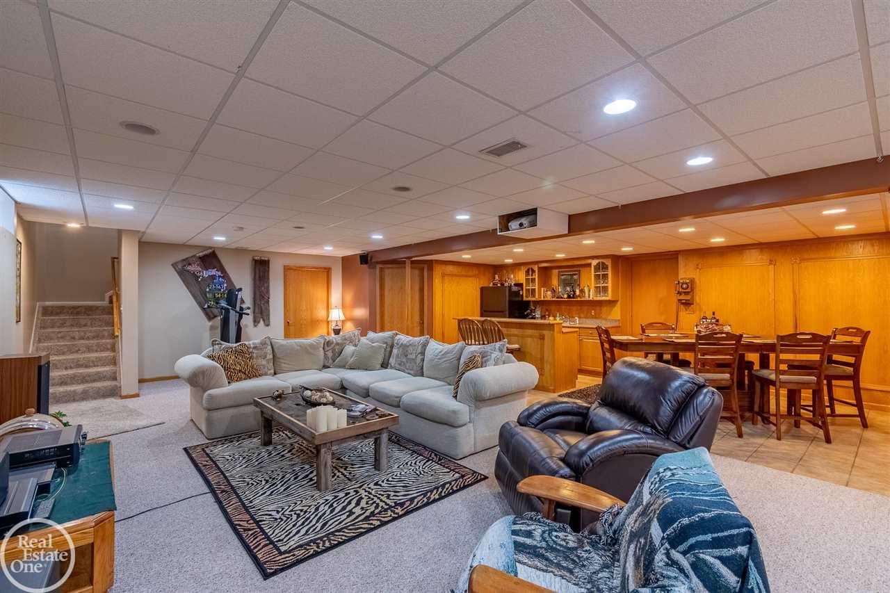 52609 Shelby Road Utica, MI 48316 - Photo 25 of 43 50069857-24.JPG