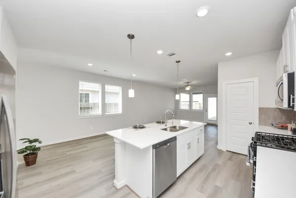 $2,000 | 16981 Juniper Blossom Bend, Conroe, TX 77302