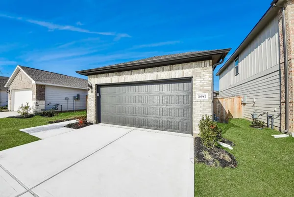 $2,000 | 16981 Juniper Blossom Bend, Conroe, TX 77302