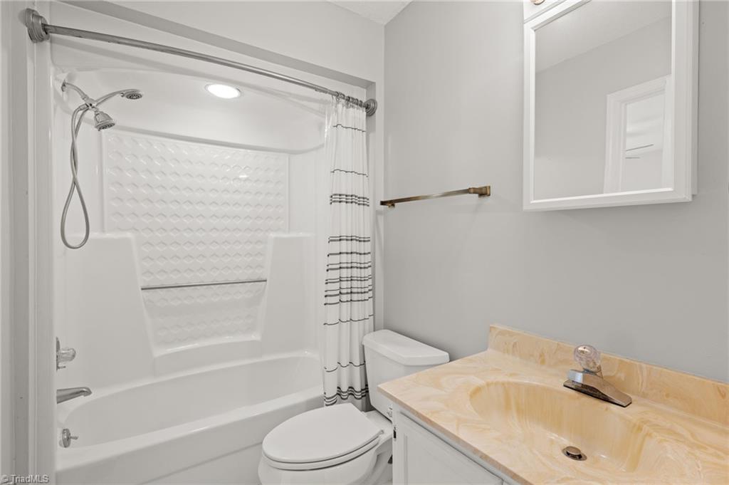 2202 Huntington Road, Unit G4 Burlington, NC 27215 - Photo 19 of 33 Gallery Image 19