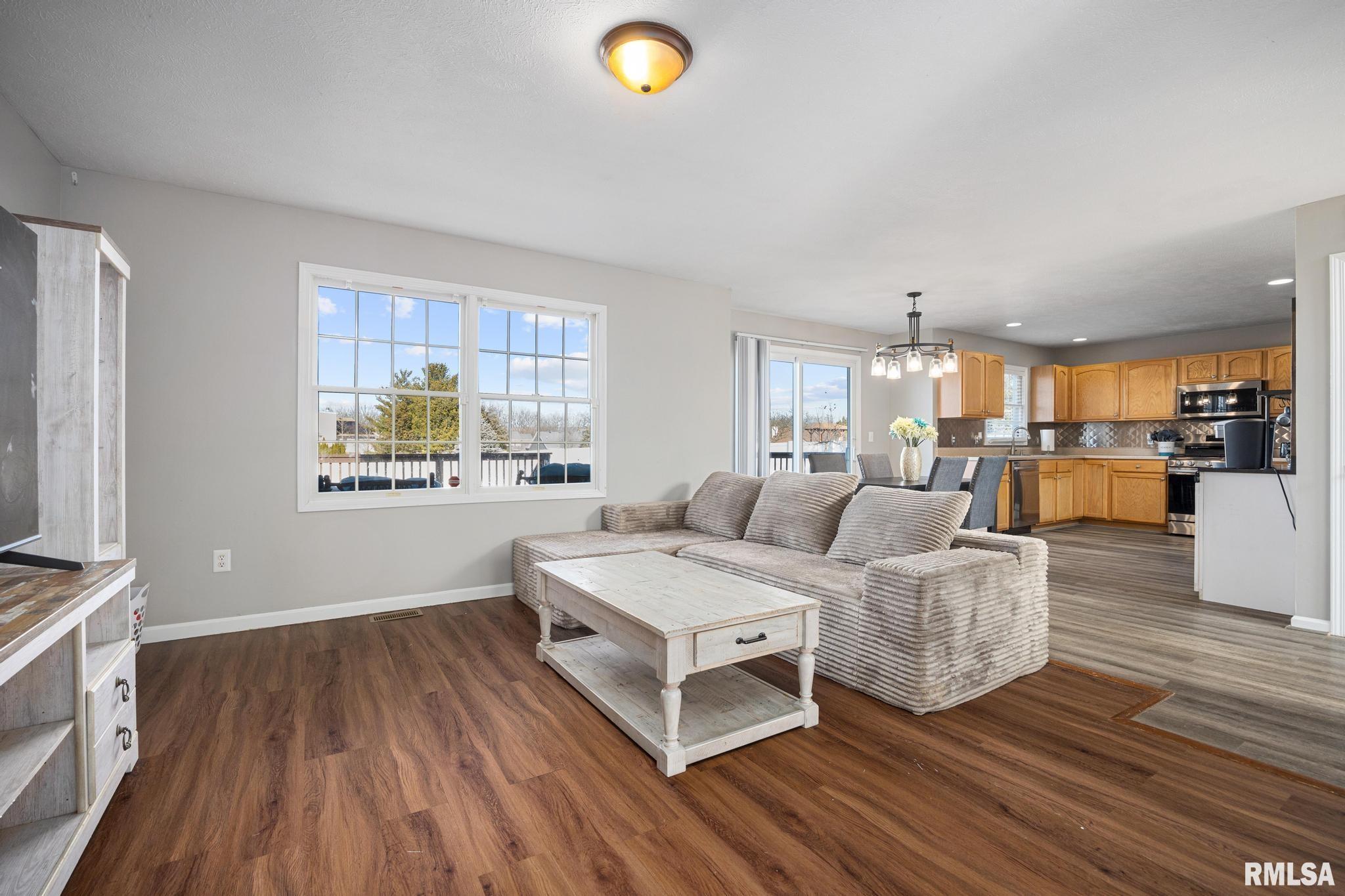 2331 West Molly Lane Dunlap, IL 61525 - Photo 7 of 34