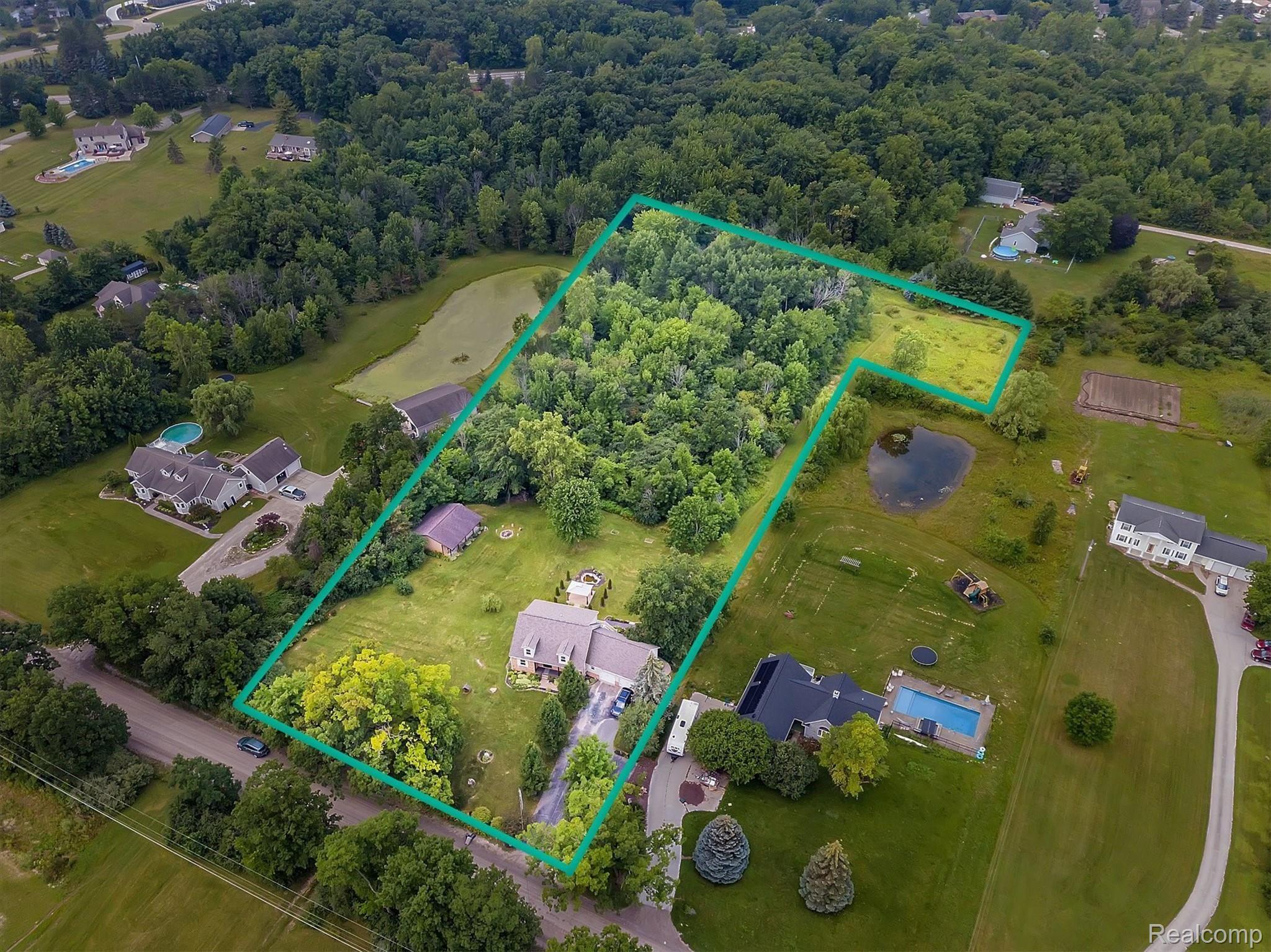 2090 Montague Road Davison, MI 48423 - Photo 6 of 61 57-2090-Montague-Rd-WindowStill-Real-Estate-Photography-44.jpg