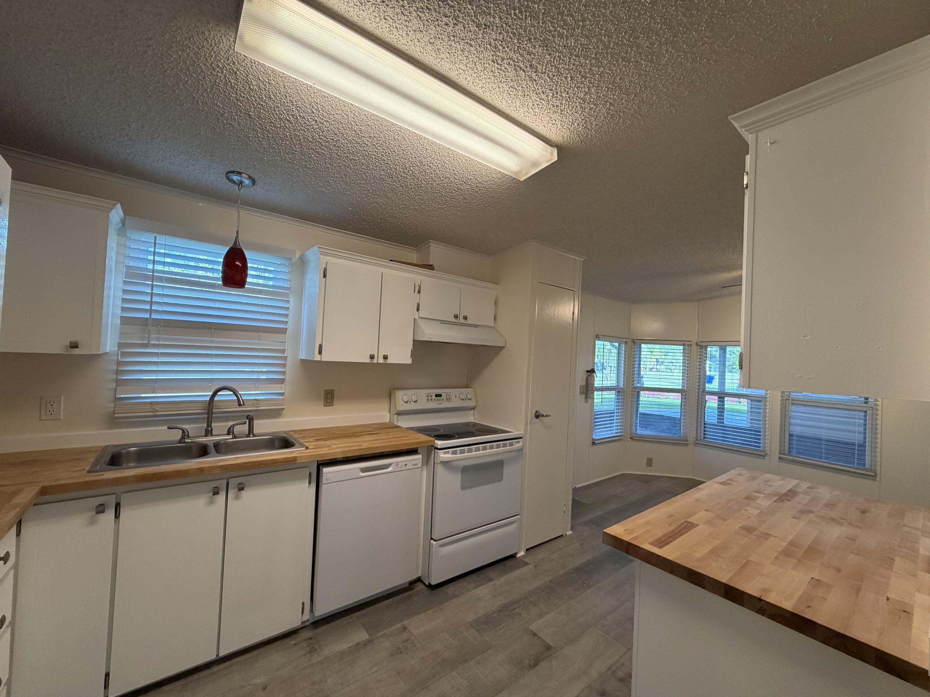 340 Hickory Ridge Drive Sebring, FL 33876 - Photo 4 of 24 IMG_1511