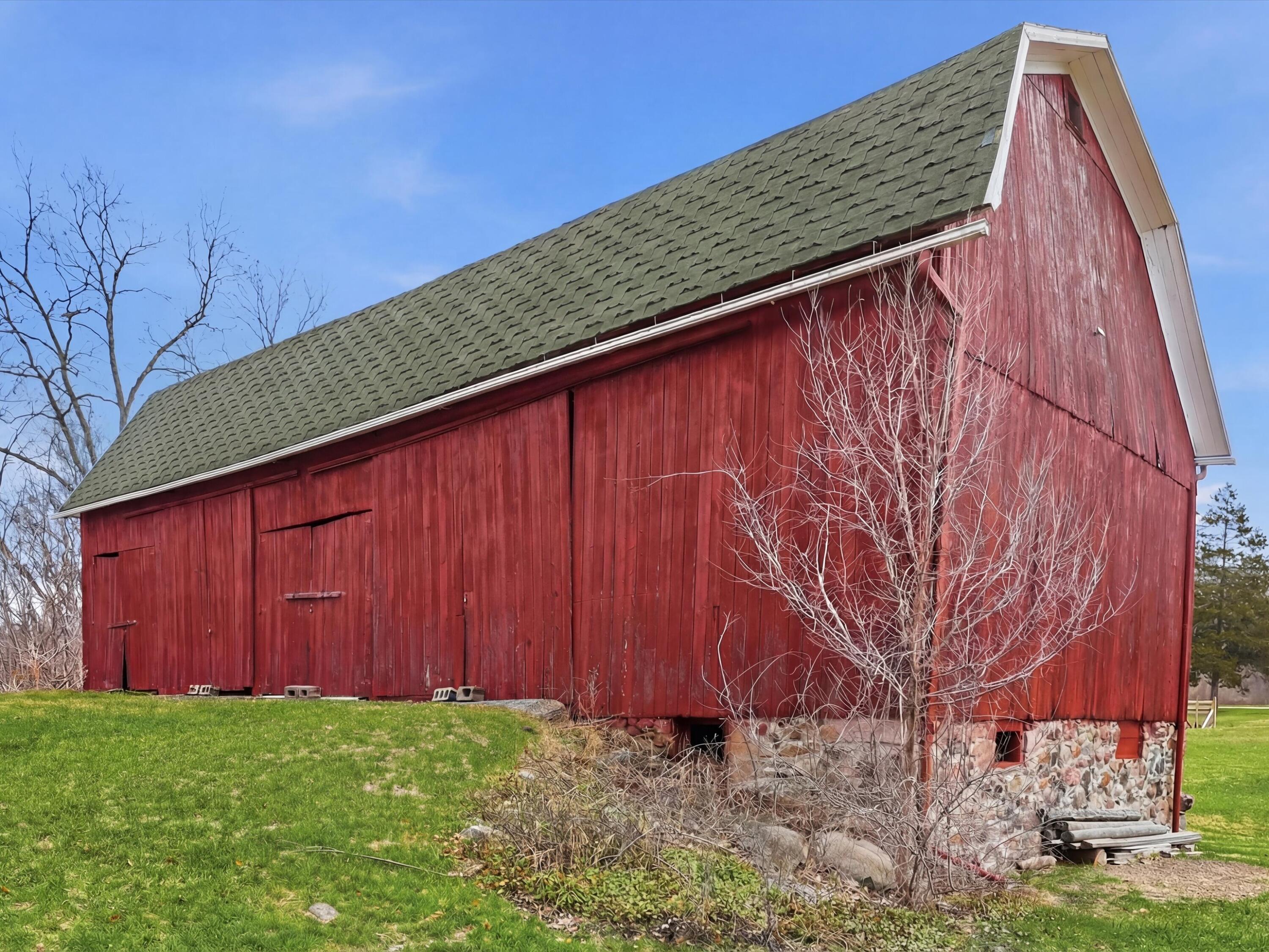 17753 Waterloo Road Chelsea, MI 48118 - Photo 38 of 93 38-DSC02288_reedit_d0c6a18f_reedit_12d2c