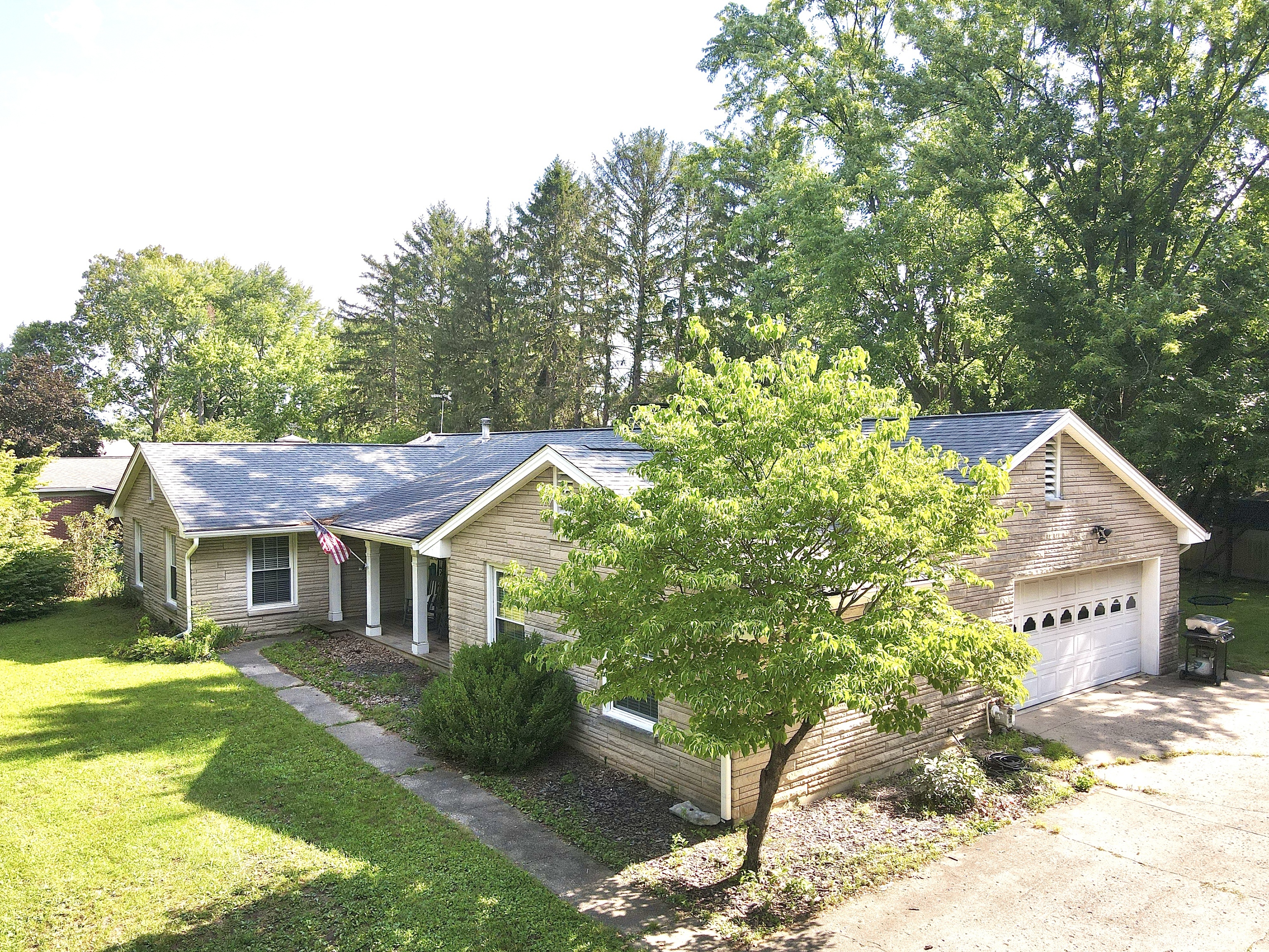 3215 North Marr Road Columbus, IN 47203 - Photo 2 of 29 Gallery Image 2