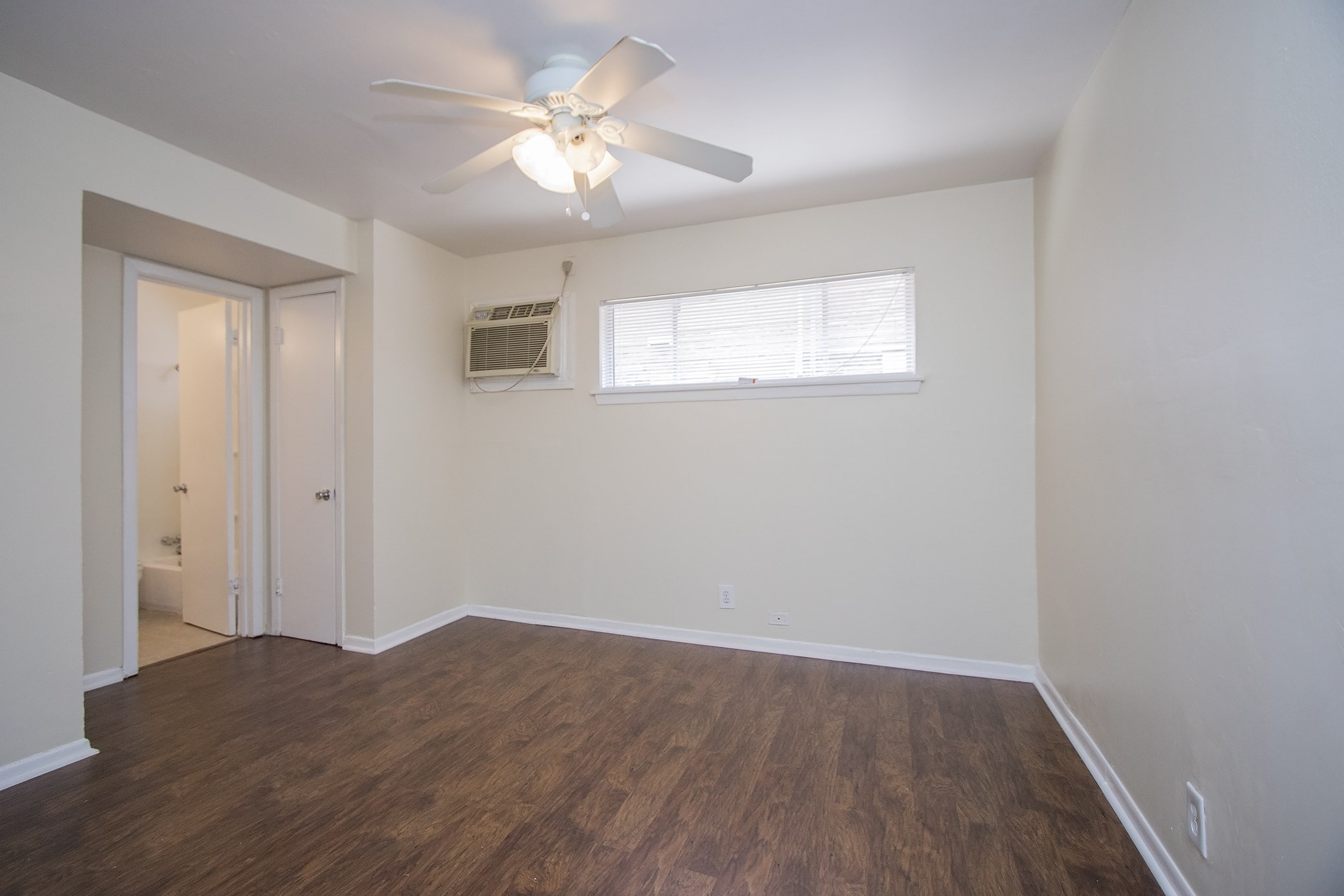 8803 Timberside Drive, Unit 6 Houston, TX 77025 - Photo 4 of 12