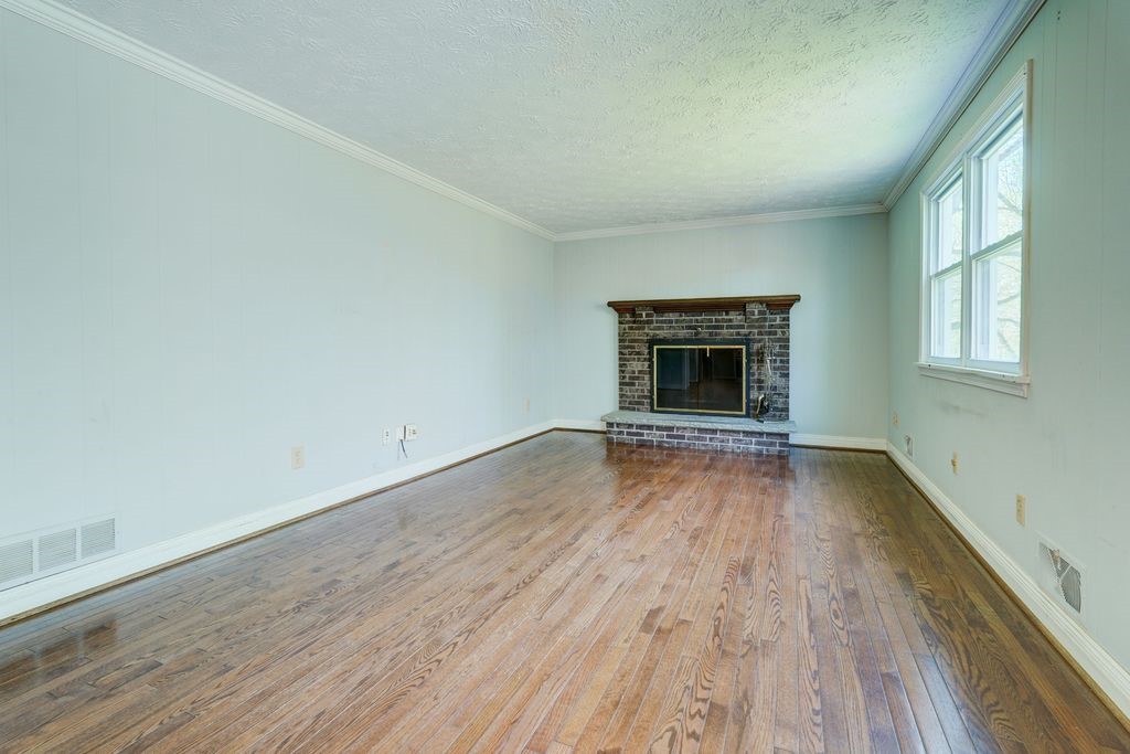 44 Latchmere Drive Victor, NY 14564 - Photo 18 of 50 LOOKING INTO THE FAMILY ROOM WITH FRESHLY CLEANED,
