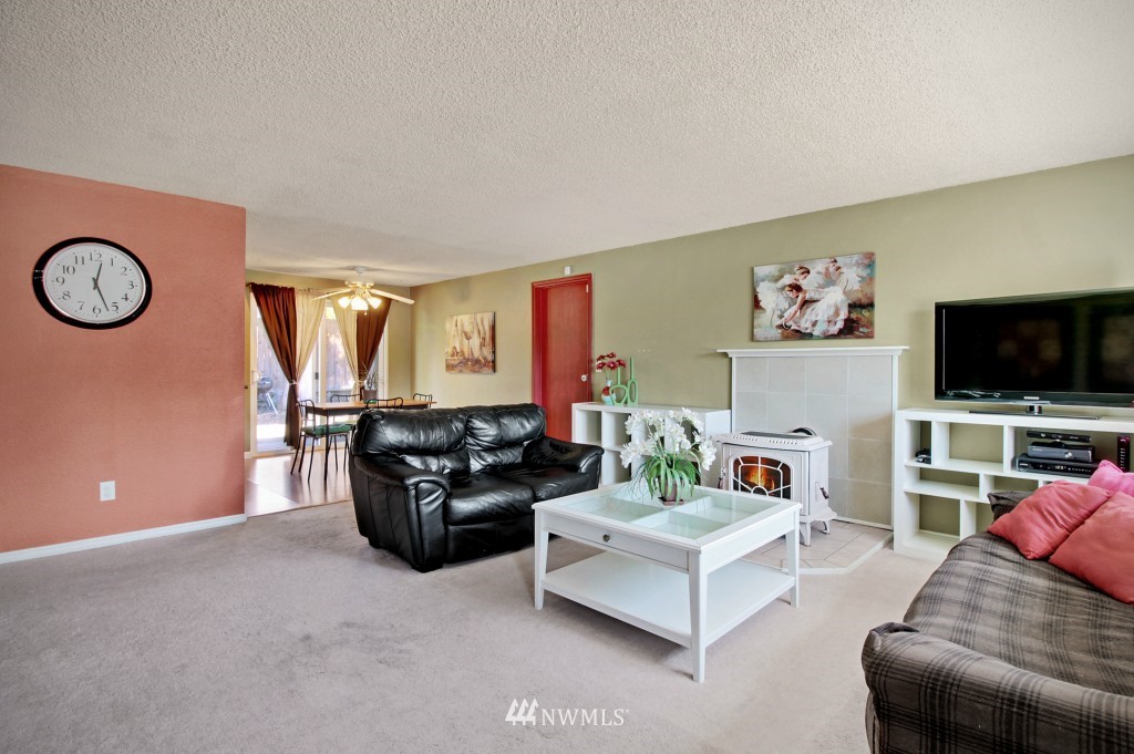 3902 Northeast 17th Street Renton, WA 98056 - Photo 3 of 14