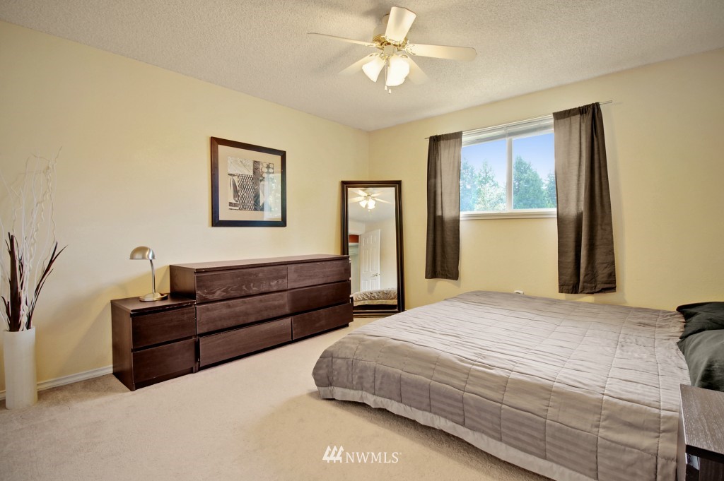 3902 Northeast 17th Street Renton, WA 98056 - Photo 8 of 14