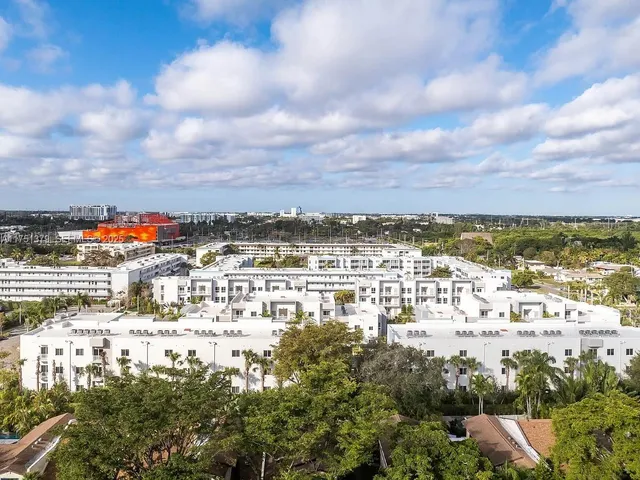 $2,579 | 610 Northeast 2nd Street, Unit 206, Dania Beach, FL 33004