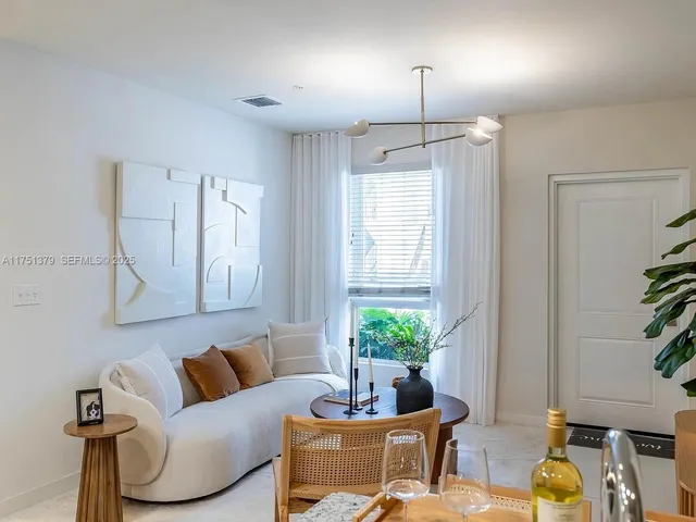 $2,579 | 610 Northeast 2nd Street, Unit 206, Dania Beach, FL 33004