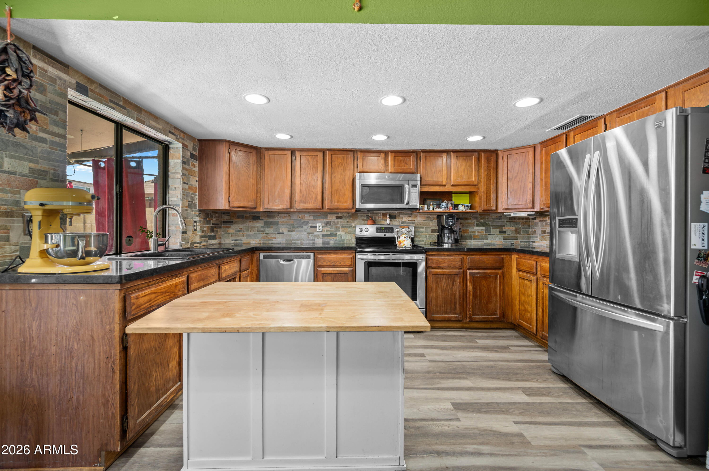 6416 West Shangri-la Road Glendale, AZ 85304 - Photo 8 of 28 Kitchen