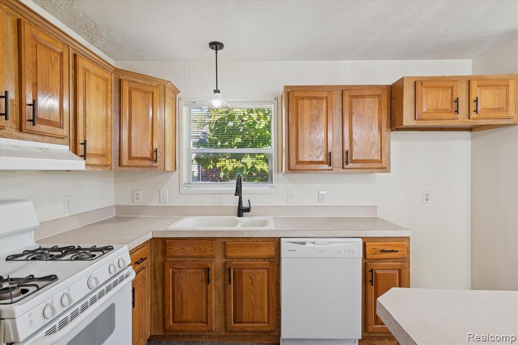 4004 Howe Road Wayne, MI 48184 - Photo 13 of 42