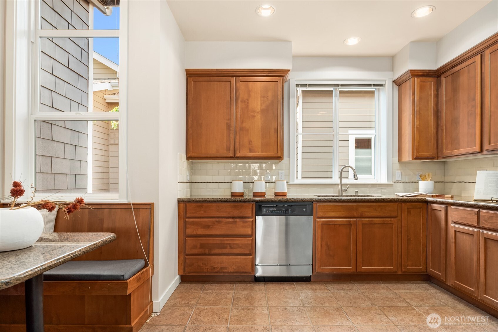 209 18th Avenue East, Unit B Seattle, WA 98112 - Photo 17 of 40