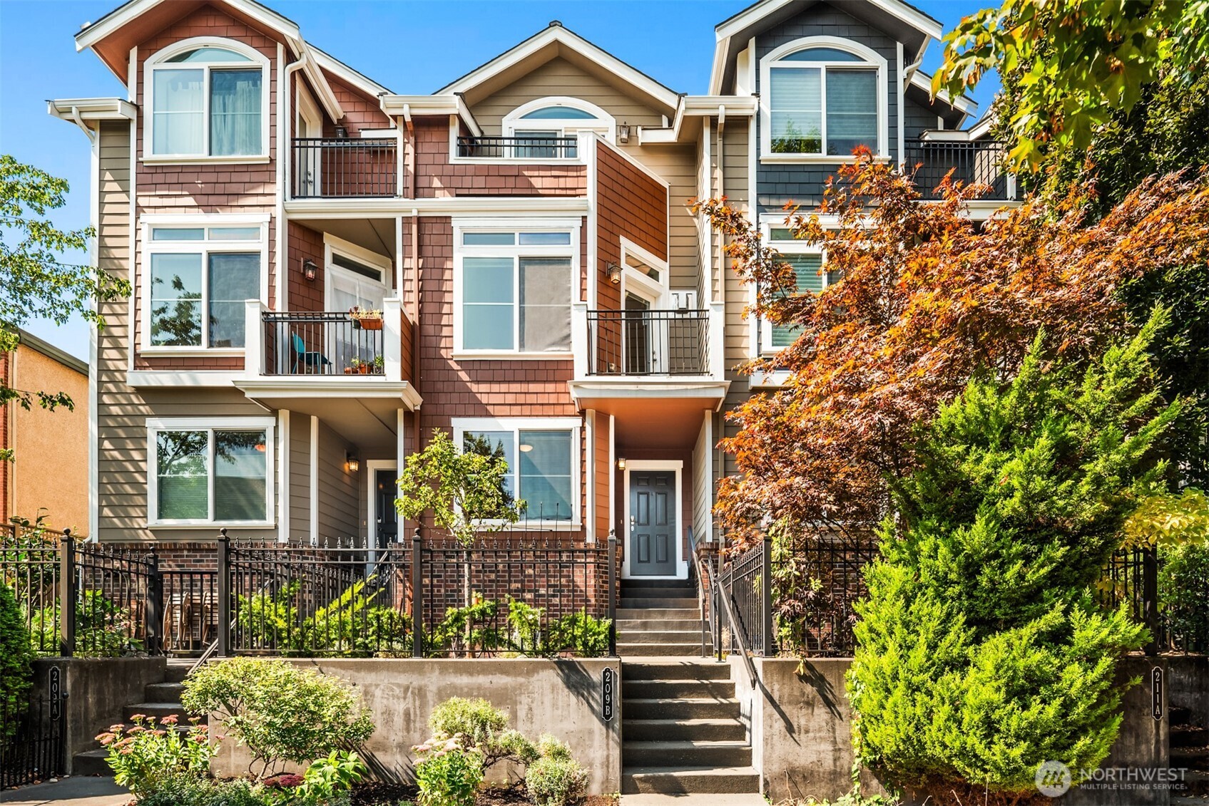 209 18th Avenue East, Unit B Seattle, WA 98112 - Photo 2 of 40