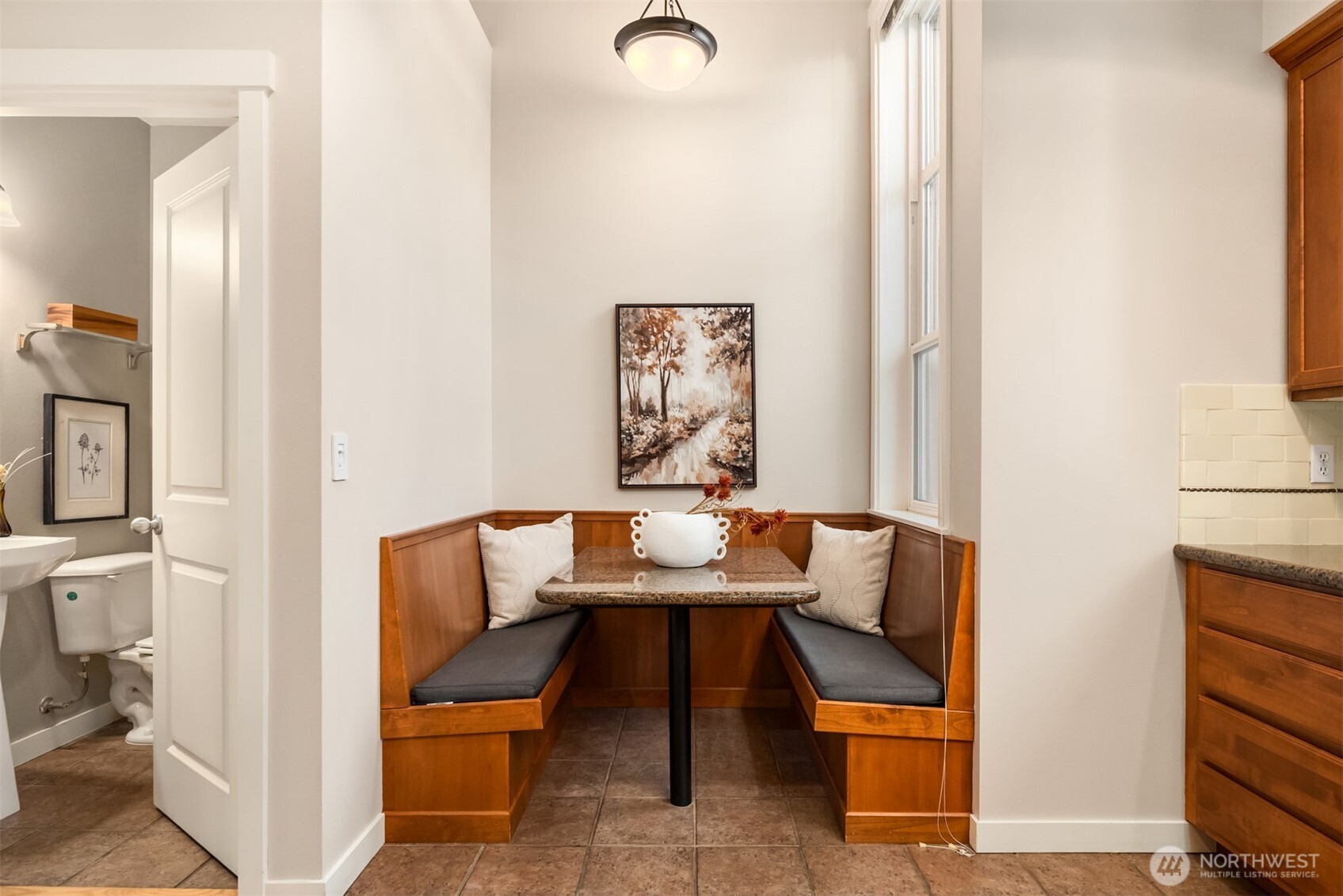 209 18th Avenue East, Unit B Seattle, WA 98112 - Photo 21 of 40