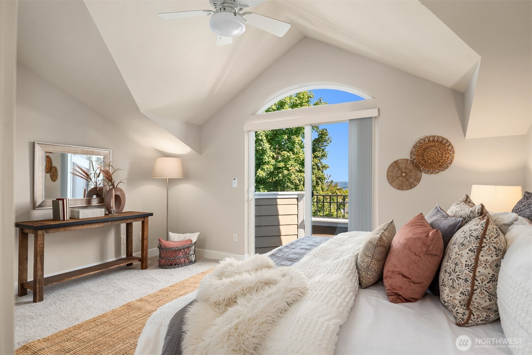 209 18th Avenue East, Unit B Seattle, WA 98112 - Photo 22 of 40