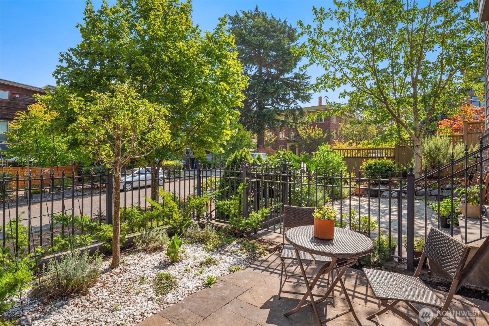 209 18th Avenue East, Unit B Seattle, WA 98112 - Photo 3 of 40