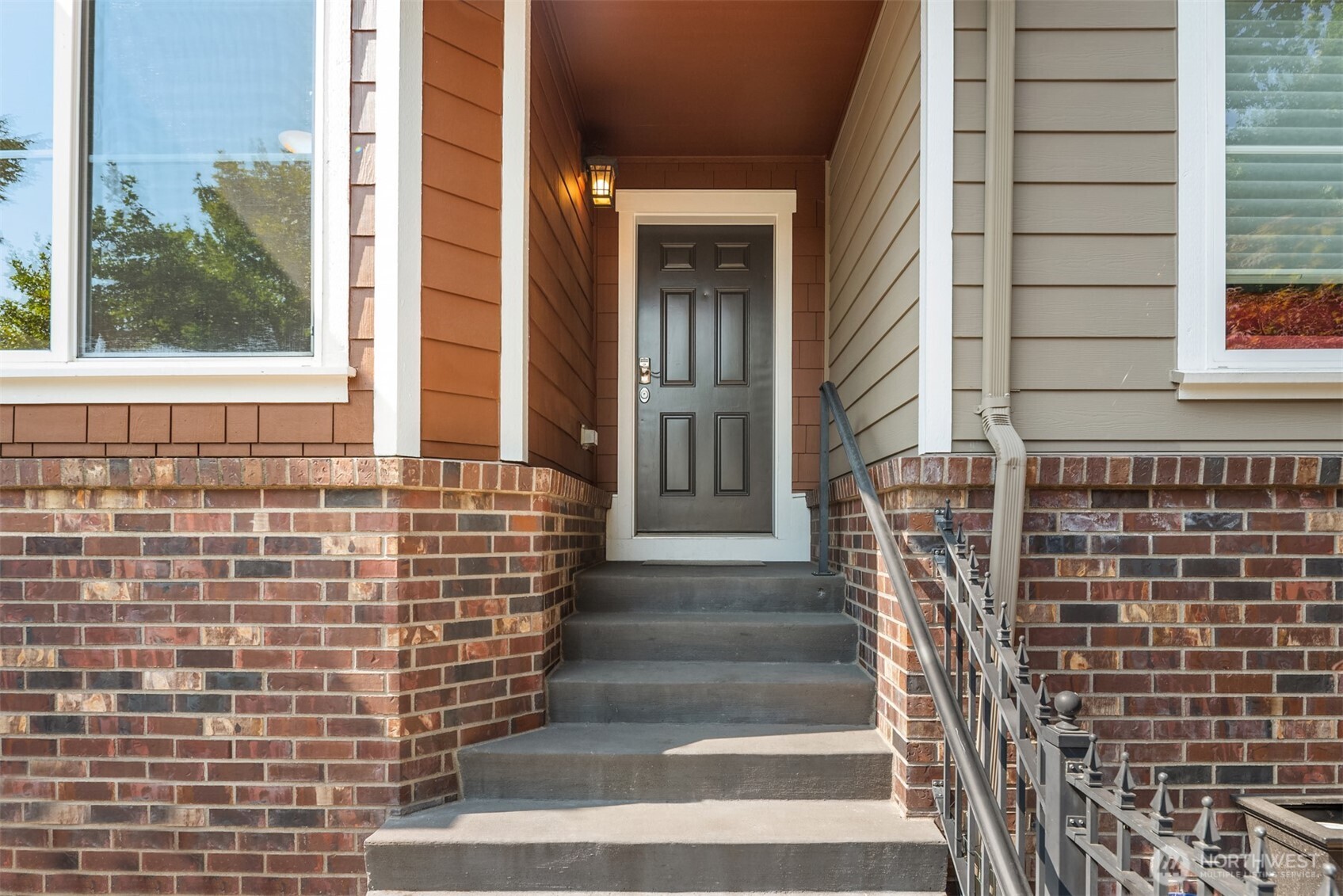 209 18th Avenue East, Unit B Seattle, WA 98112 - Photo 5 of 40