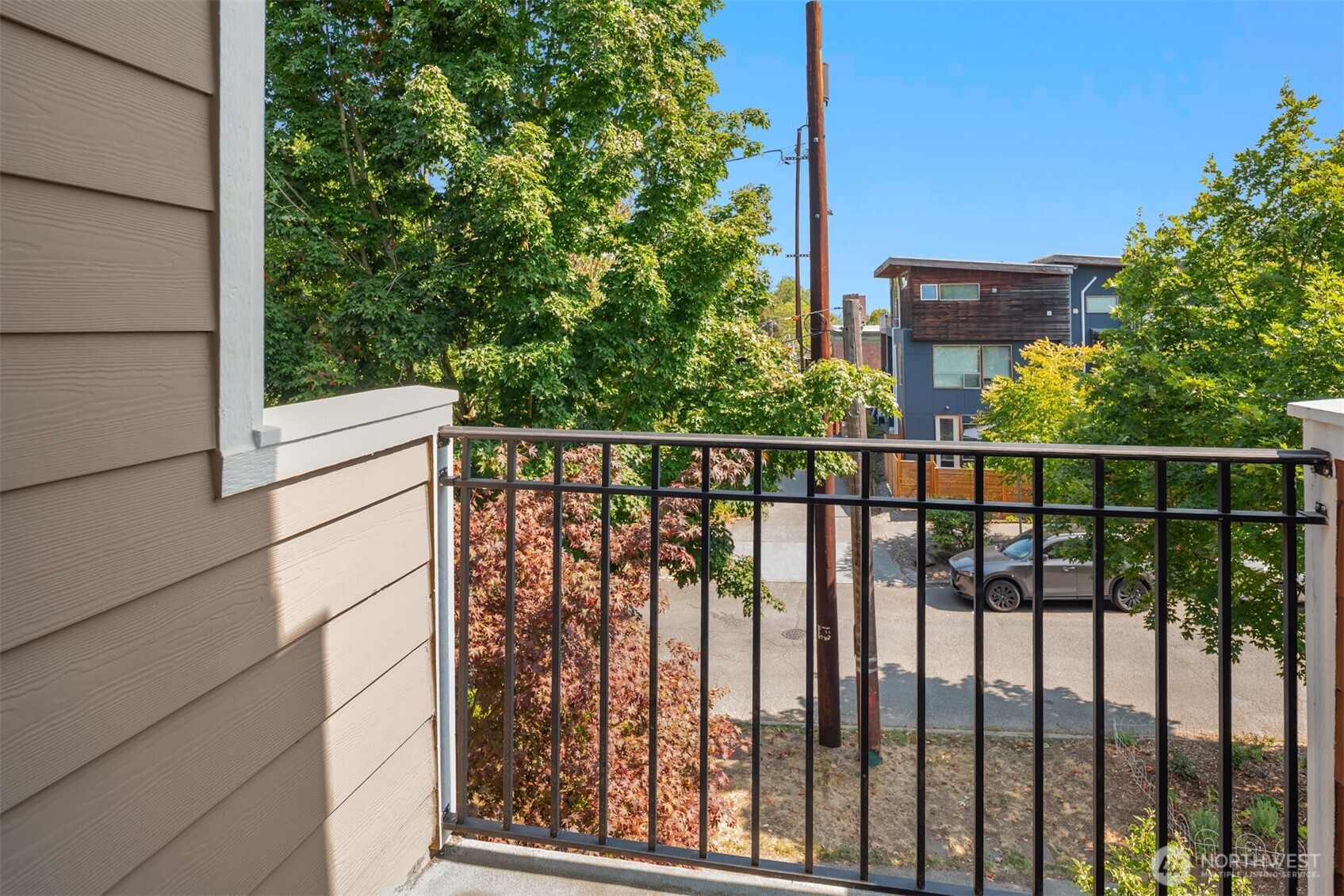 209 18th Avenue East, Unit B Seattle, WA 98112 - Photo 7 of 40