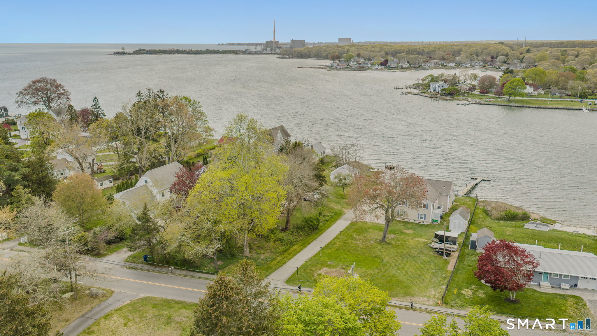 224 Shore Road Waterford, CT 06385 - Photo 8 of 40