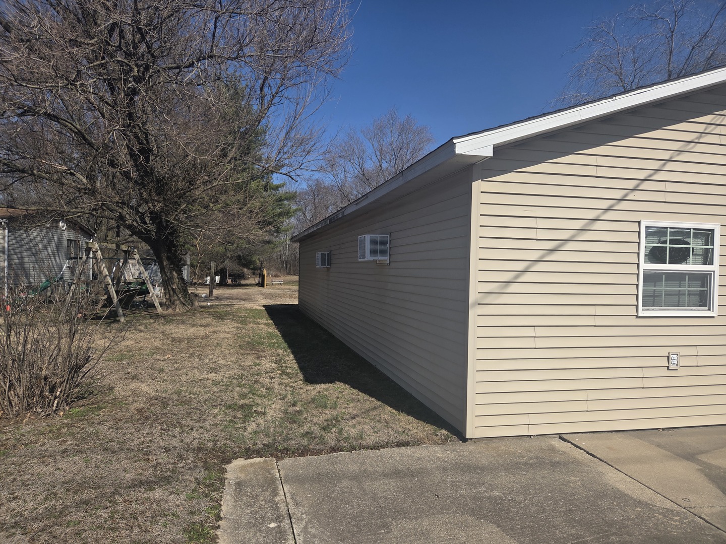 502 Old Brickyard Road McLeansboro, IL 62859 - Photo 2 of 16 a view of a back yard of the house